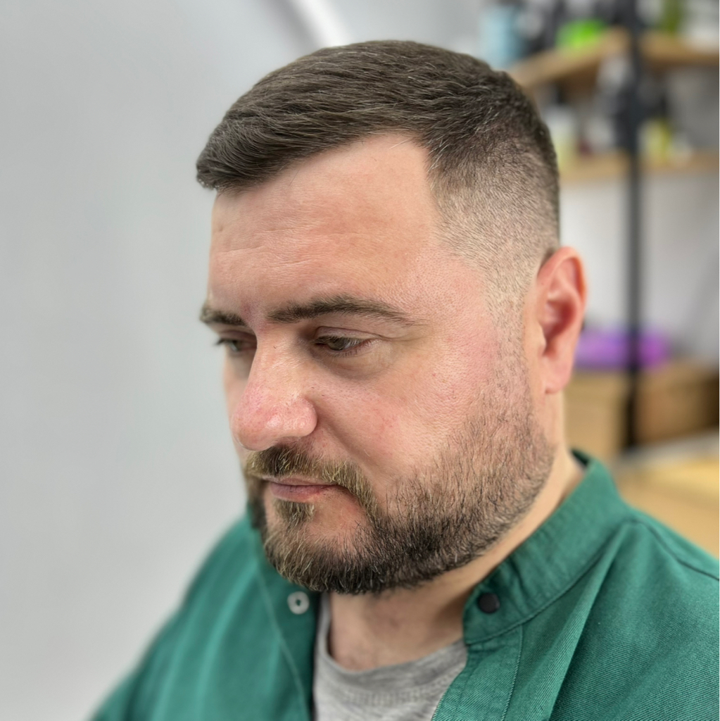 Стрижка мужская (верх ножницами)