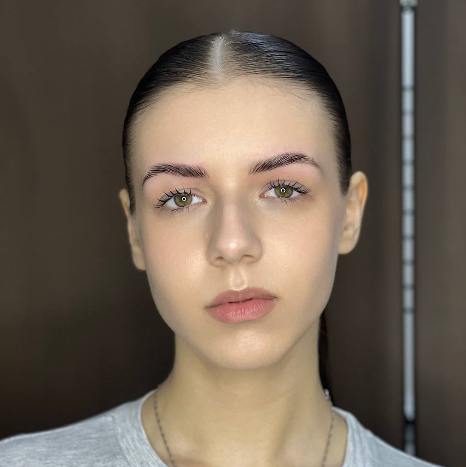 Коррекция бровей