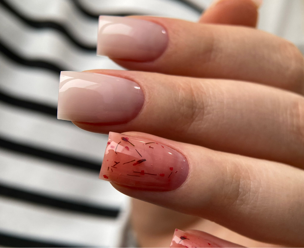 Маникюр с однотонным покрытием(укрепление гелем)