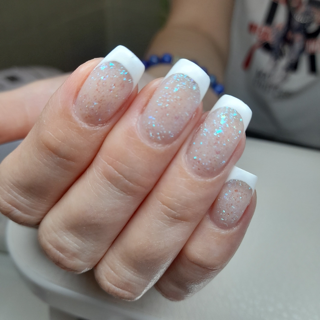 Аппаратный/Комбинированный маникюр + покрытие в 1 тон