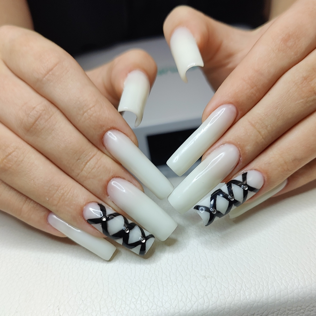 Наращивание ногтей + комбинированный маникюр