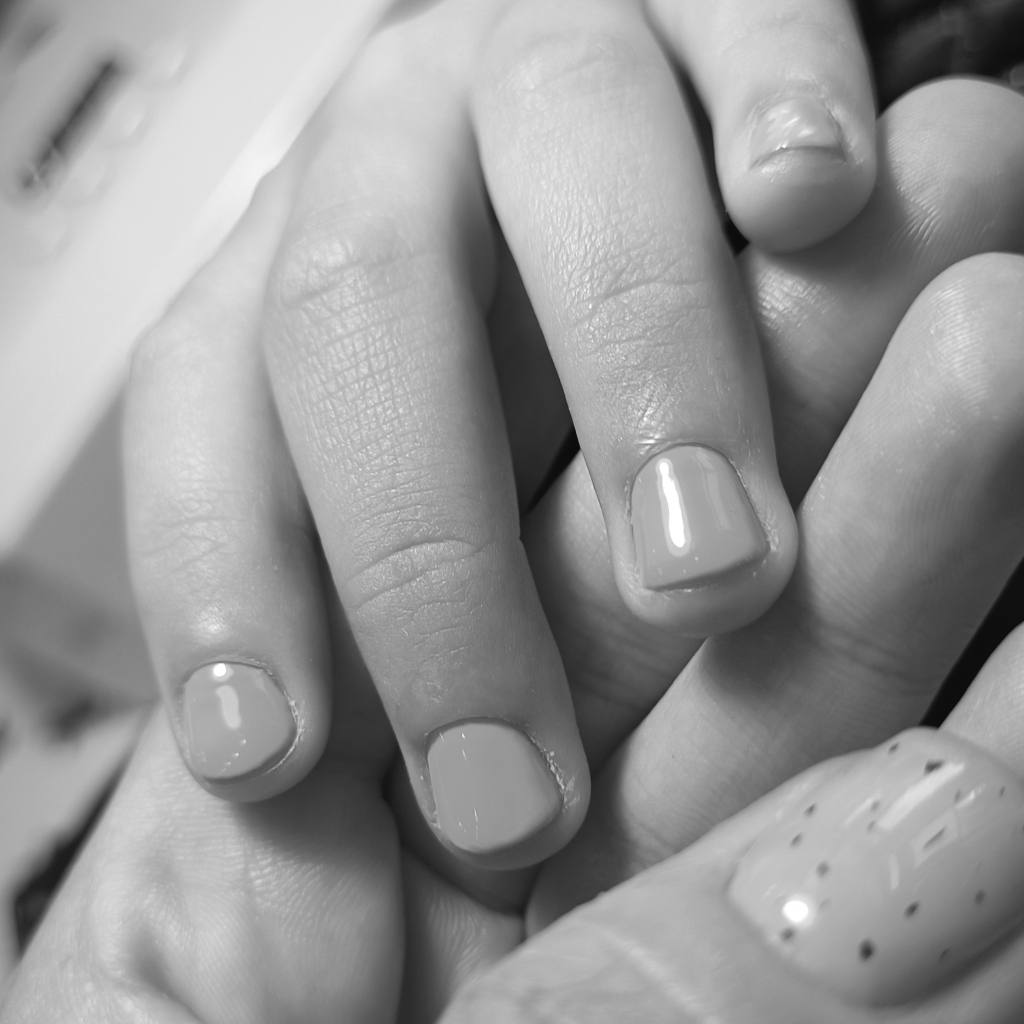 Детский маникюр с пленками