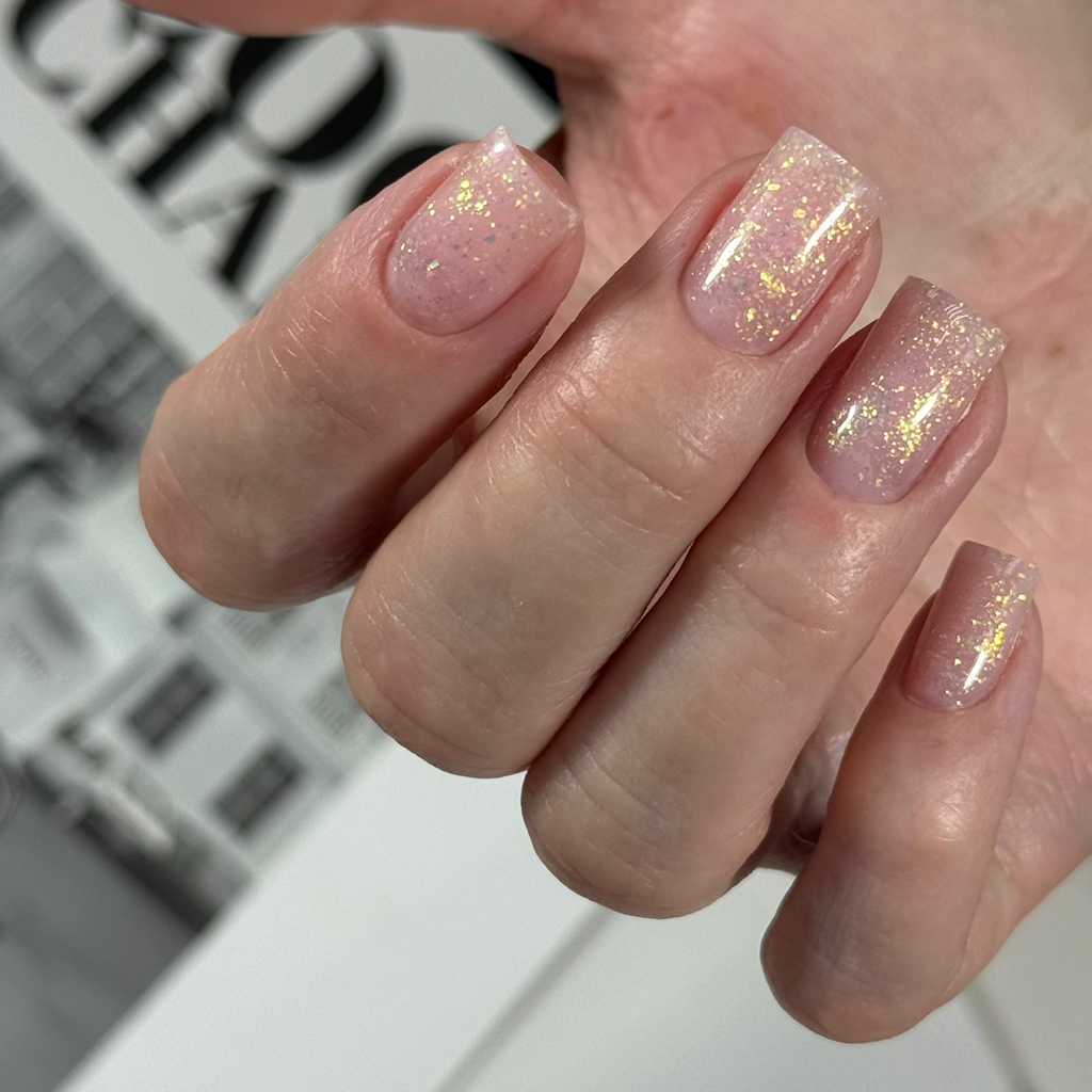 Комплекс Standart ( снятие , Маникюр, укрепление, однотонное покрытие , легкий дизайн 1-2 пальчика )