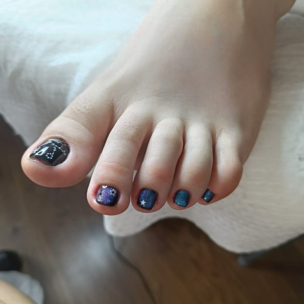 Педикюр 
Обработка пальцев с покрытием