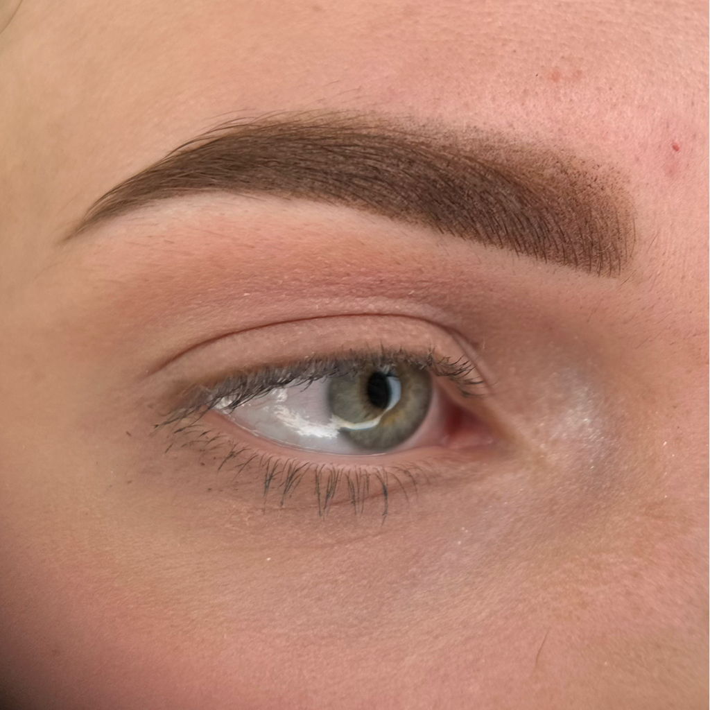 Перманентный макияж бровей