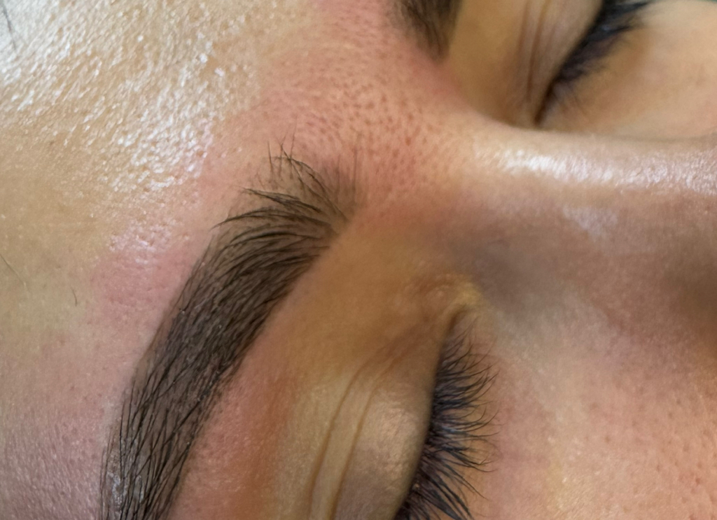 Коррекция бровей+ окрашивание бровей+ окрашивание ресниц