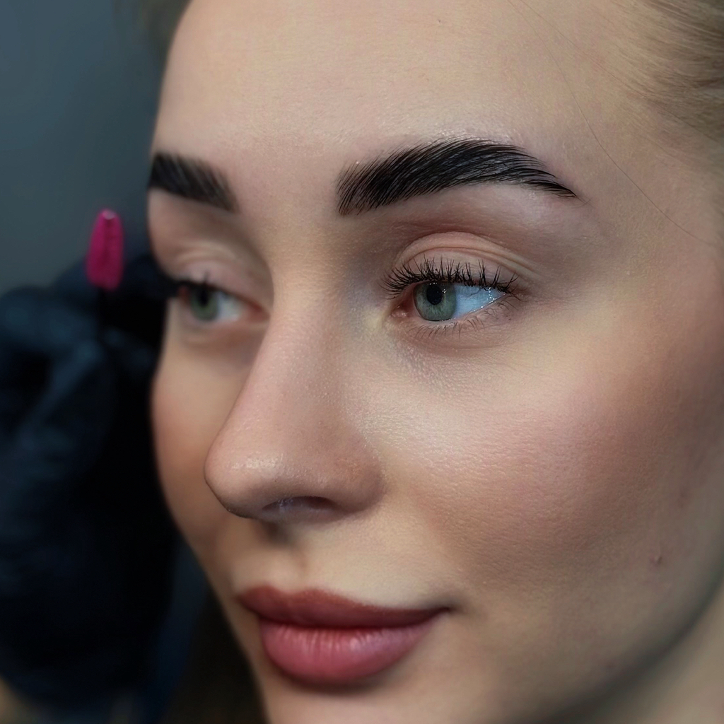 Долговременная укладка бровей