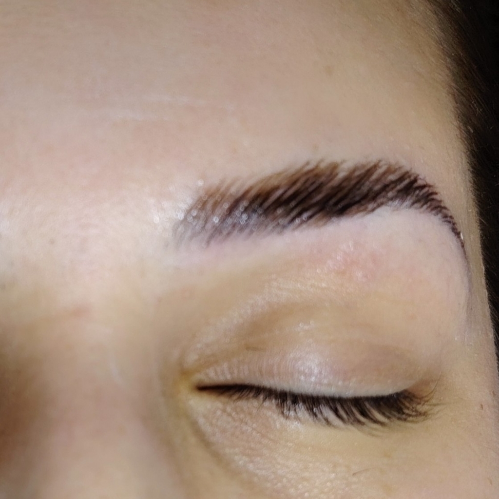 Долговременная укладка бровей