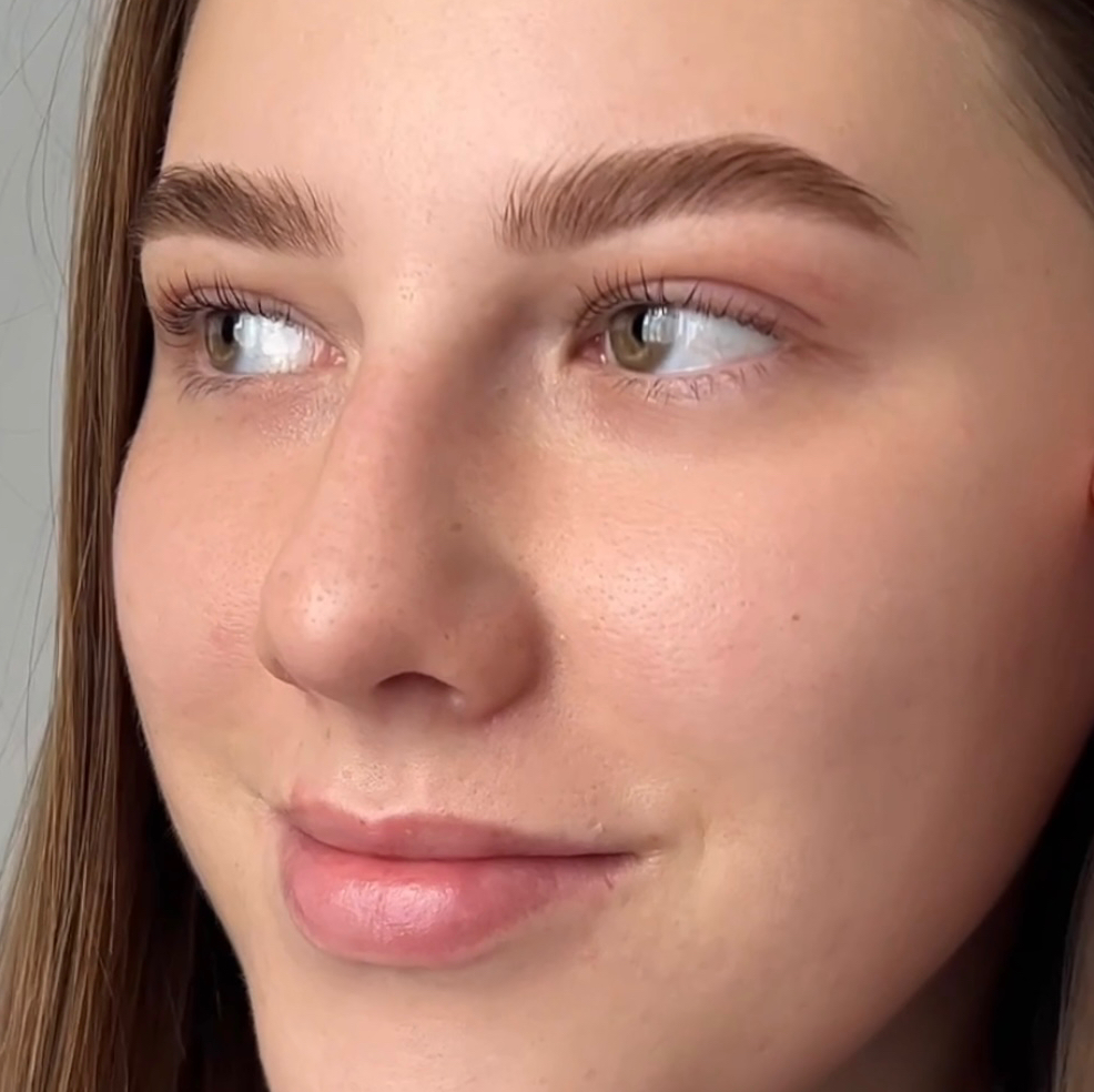 КОМБО ОКРАШИВАНИЕ РЕСНИЦ(верхние и нижние) и ОКРАШИВАНИЕ БРОВЕЙ (коррекция, прореживание по необходимости)