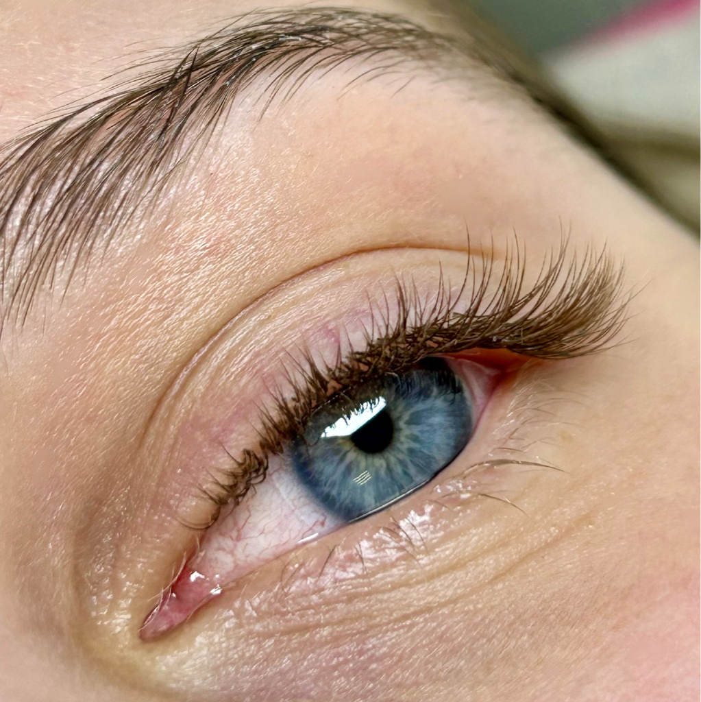 Классическое наращивание ресниц