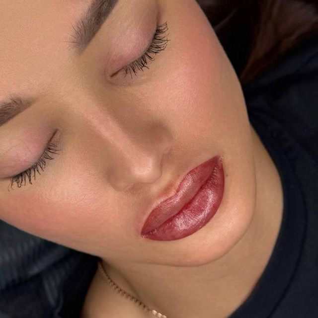 Перманентный макияж губ