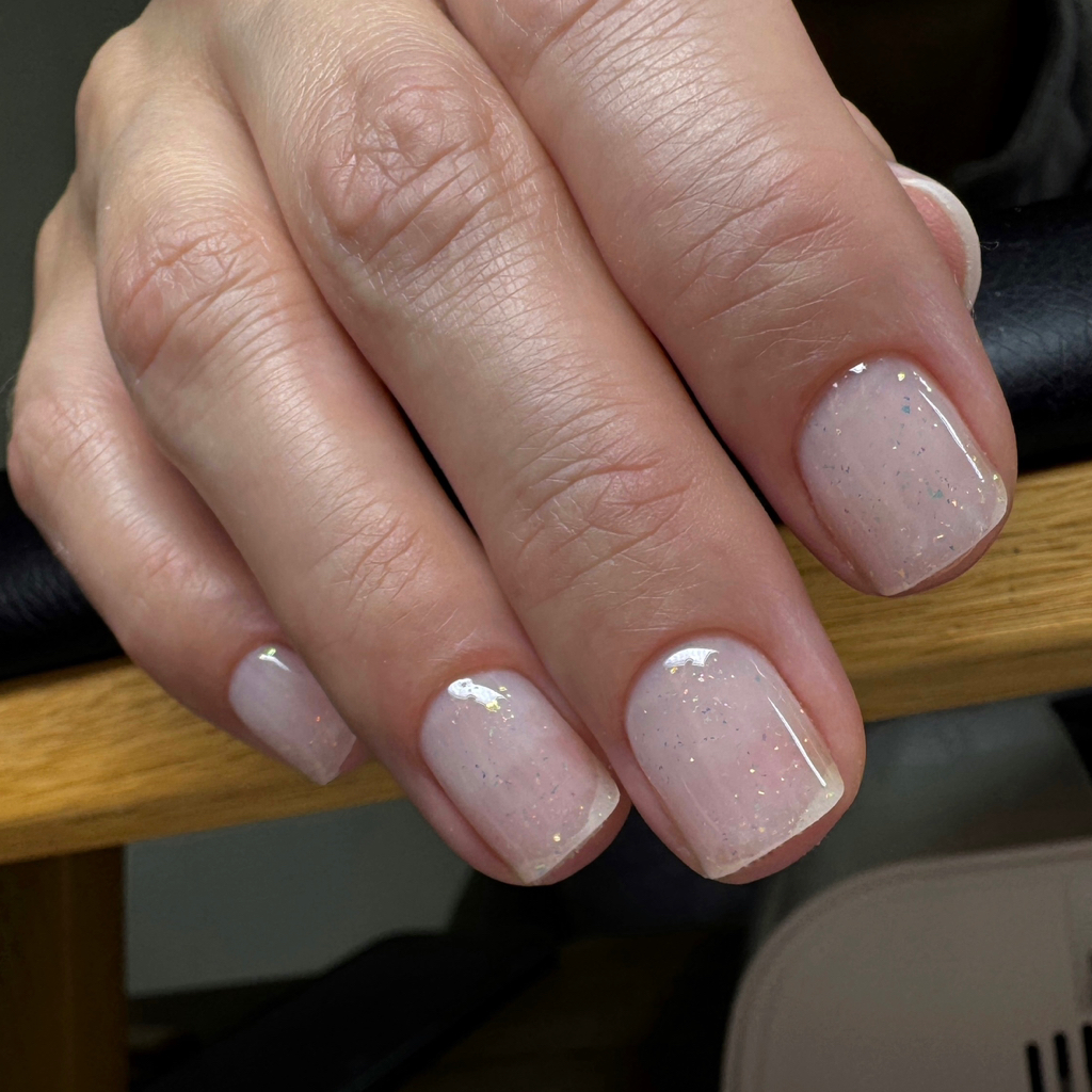 Маникюр с однотонным покрытием