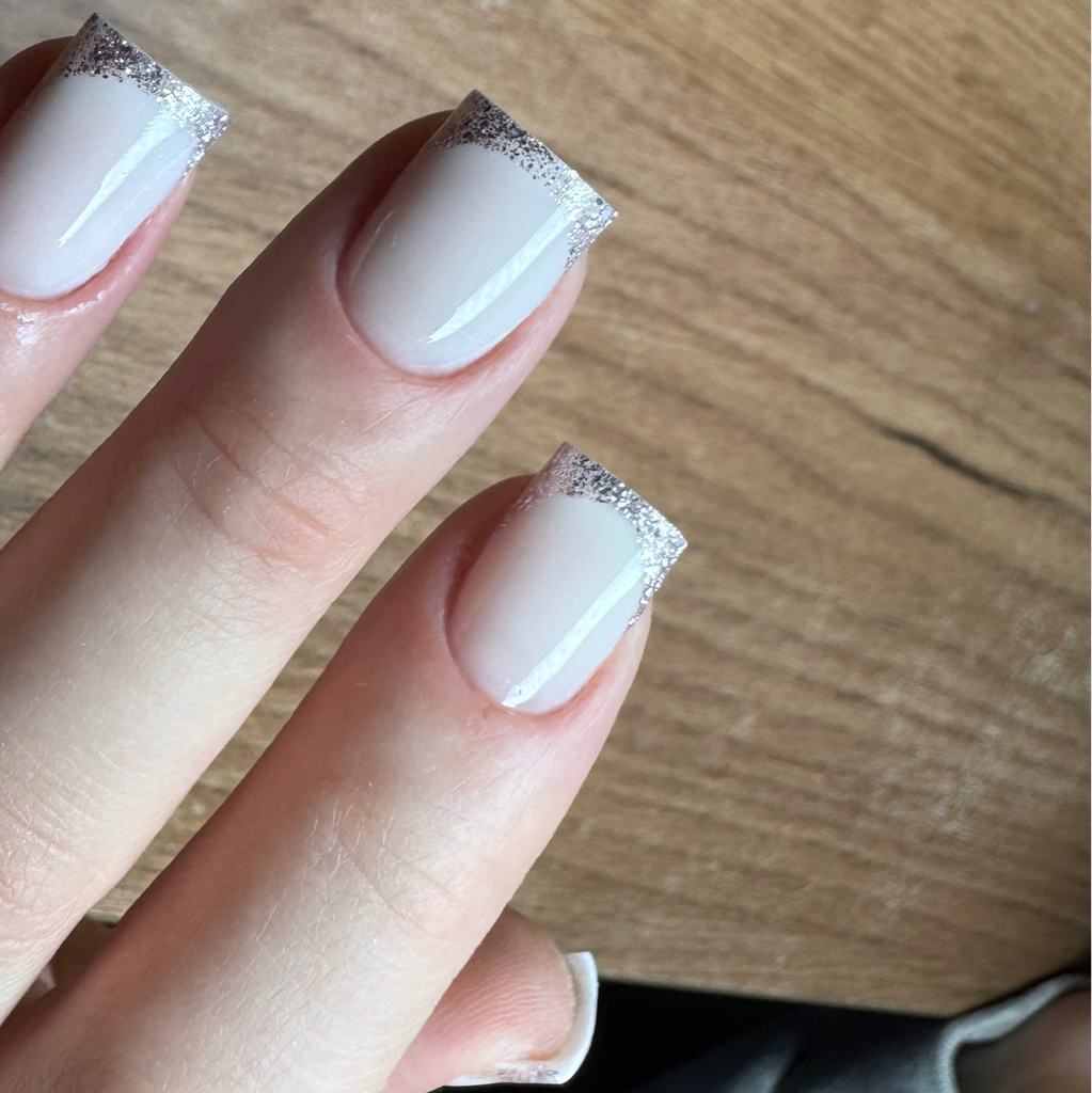 Маникюр с дизайном ( френч )