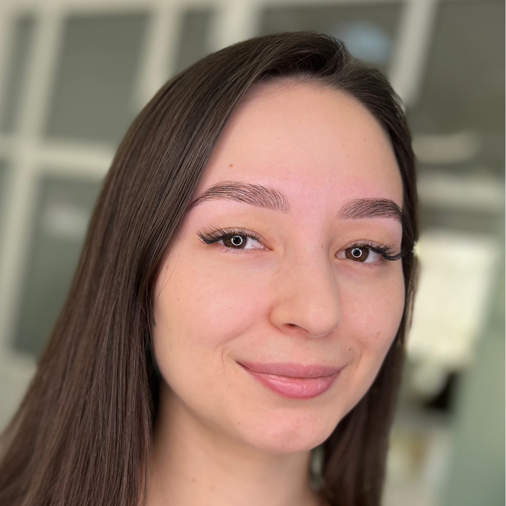 Коррекция бровей воском и пинцетом