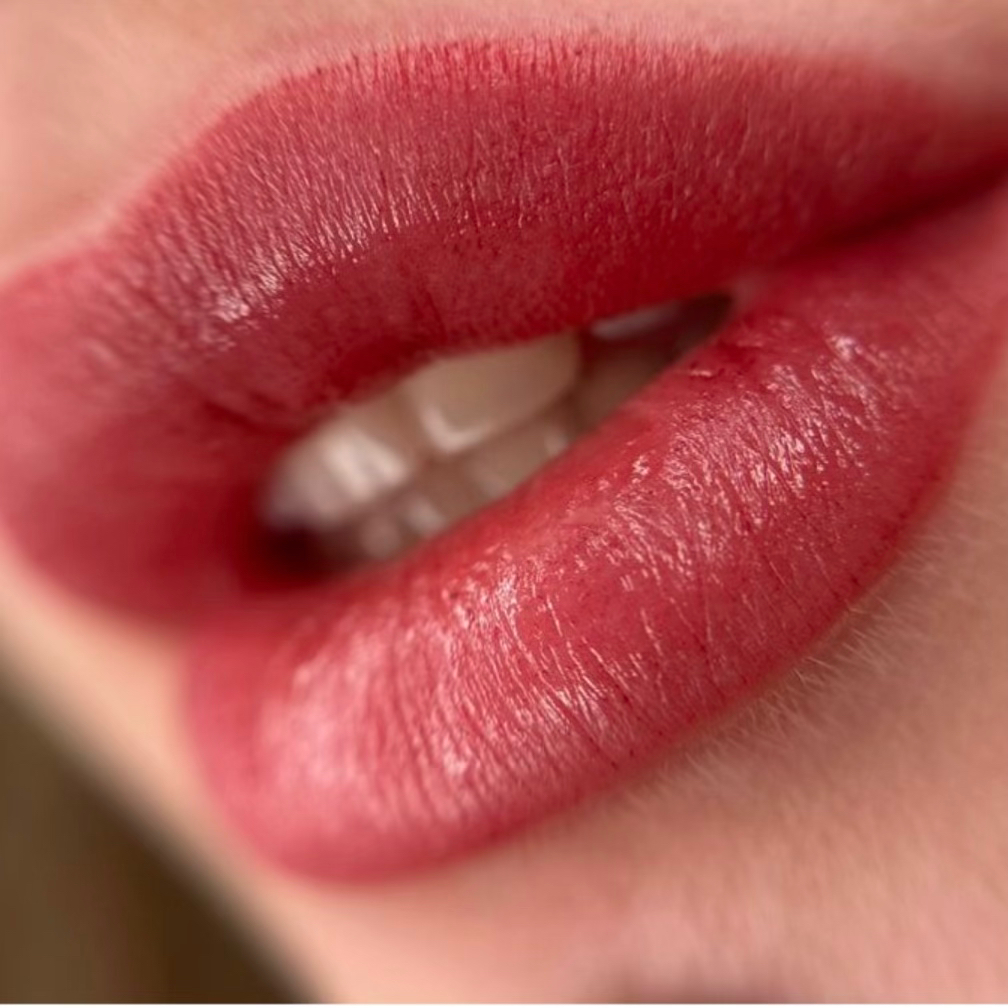 Губы вторичная процедура  Перманентный макияж губ