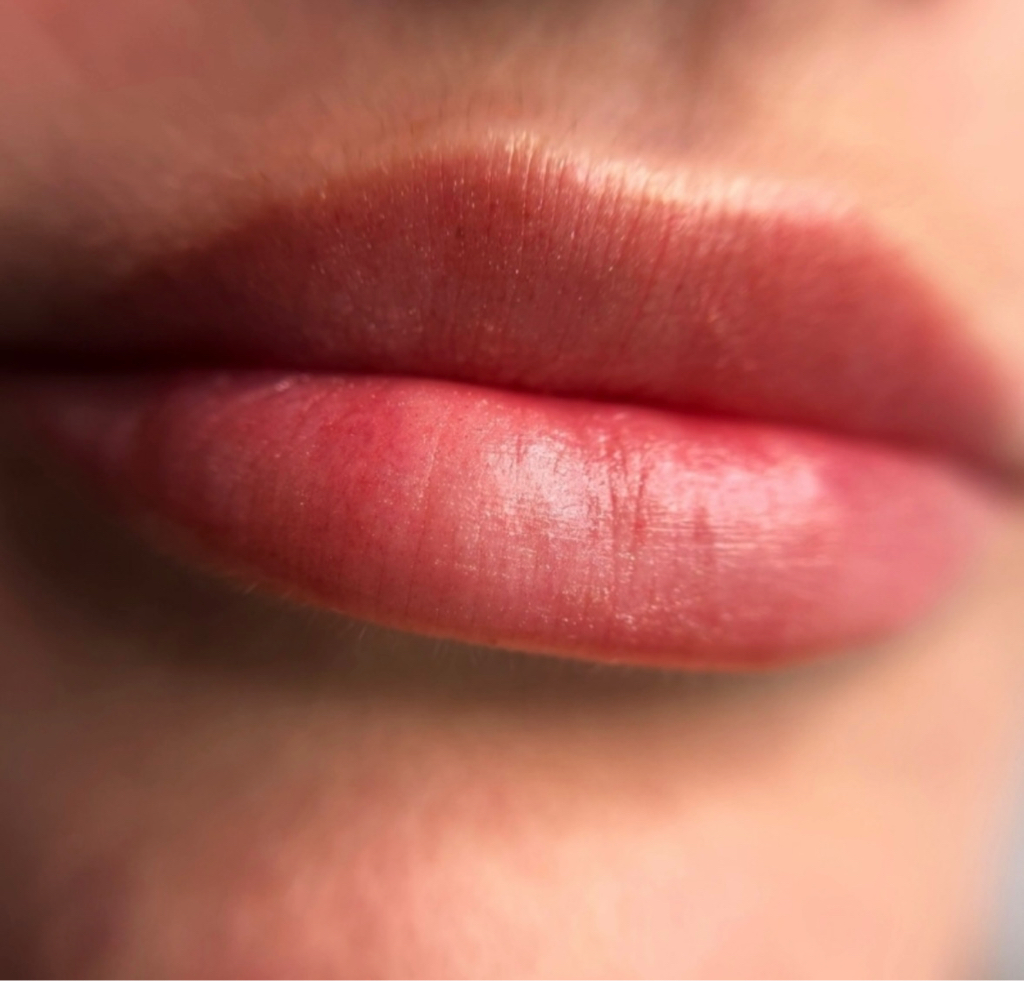 Губы (акварель, помада) Перманентный макияж