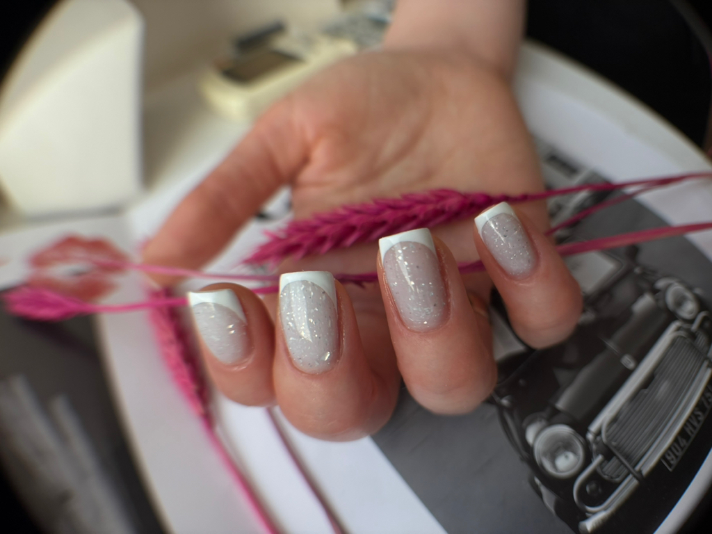 Маникюр с укреплением и покрытием гель-лак