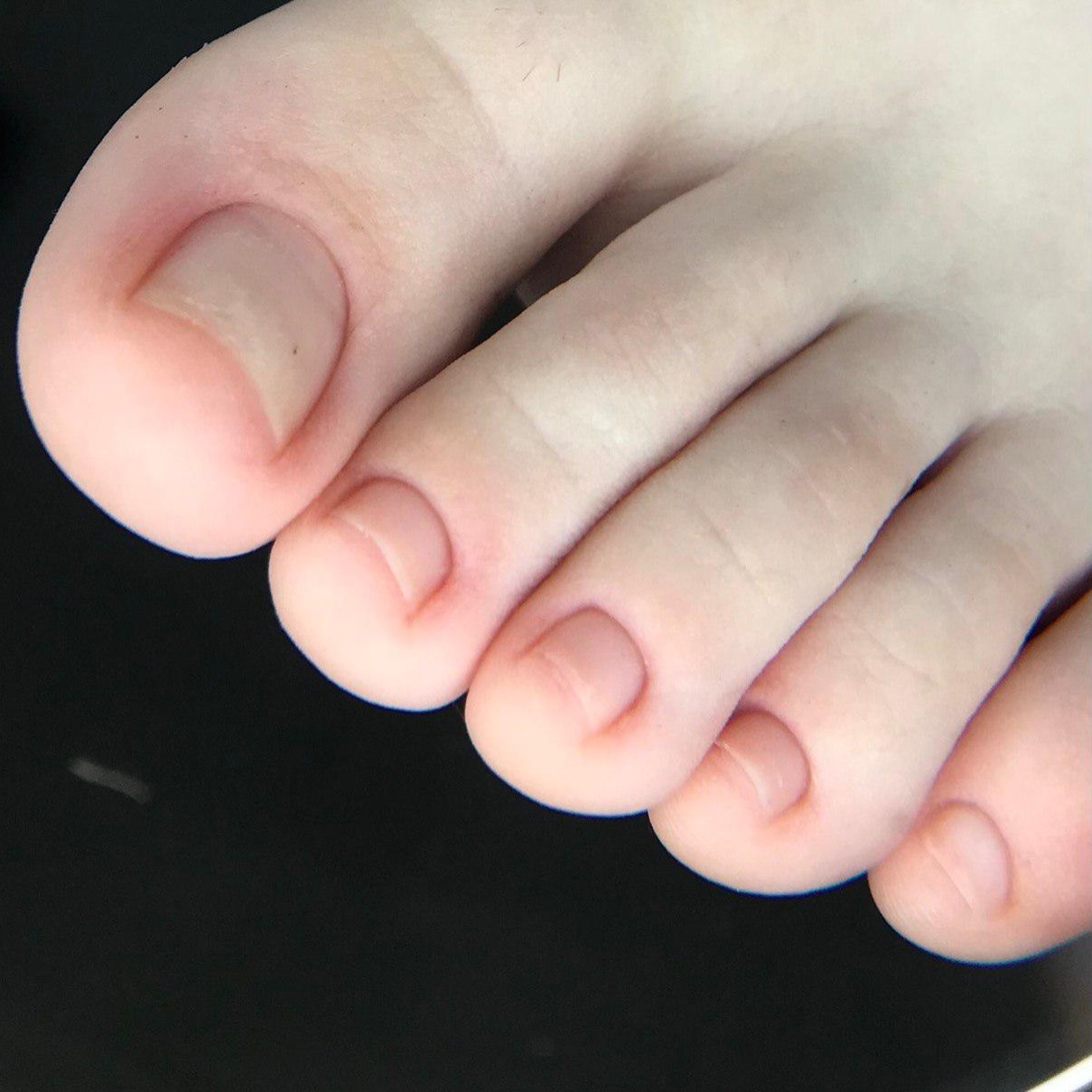 Комбинированный педикюр без покрытия с обработкой стопы и пальцев