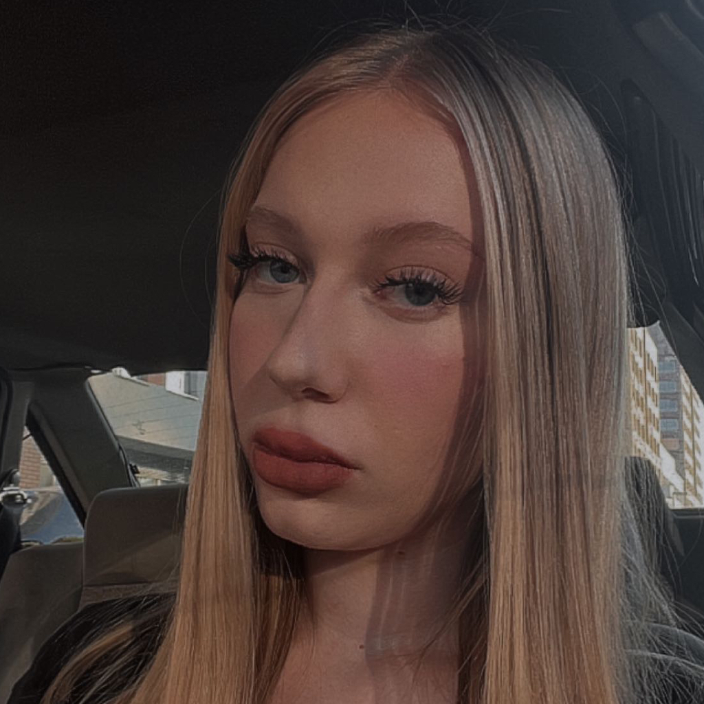 Максунова Арина