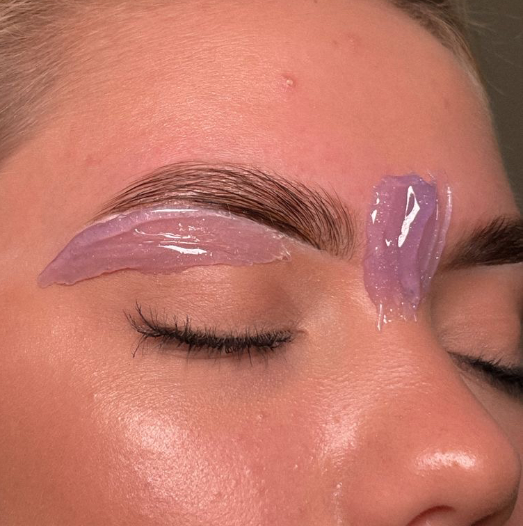 Коррекция бровей