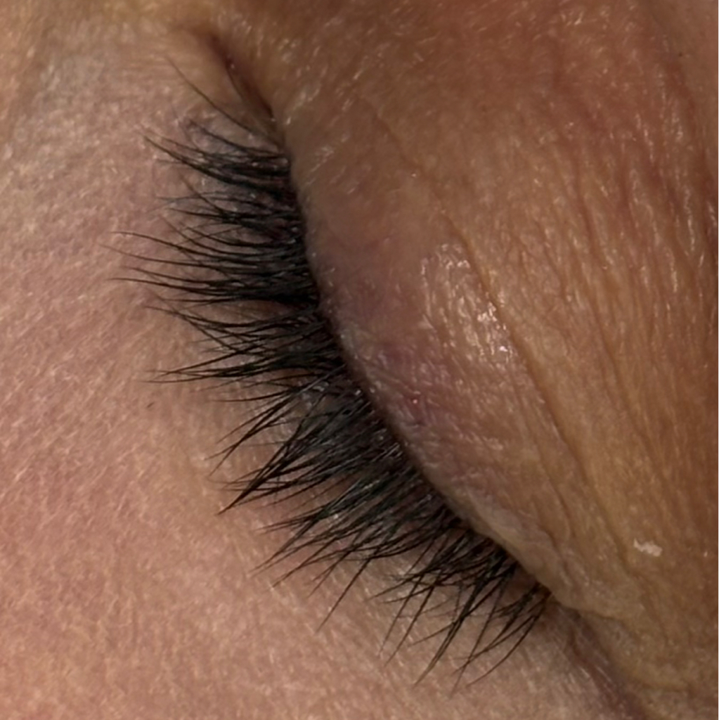 Окрашивание ресниц с ботоксом (+150руб)/ без ботокса