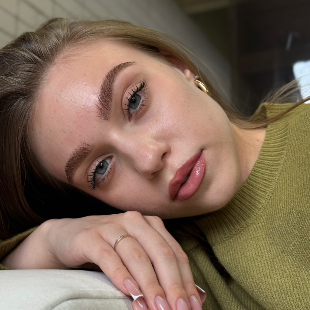 Окрашивание+коррекция бровей