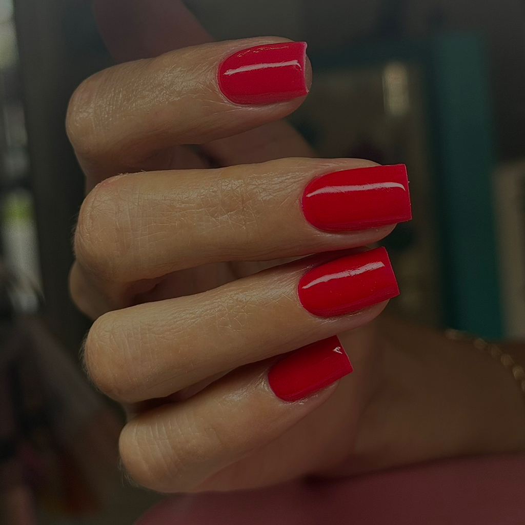 Маникюр с покрытием гель-лак (+укрепление) до 3й длины