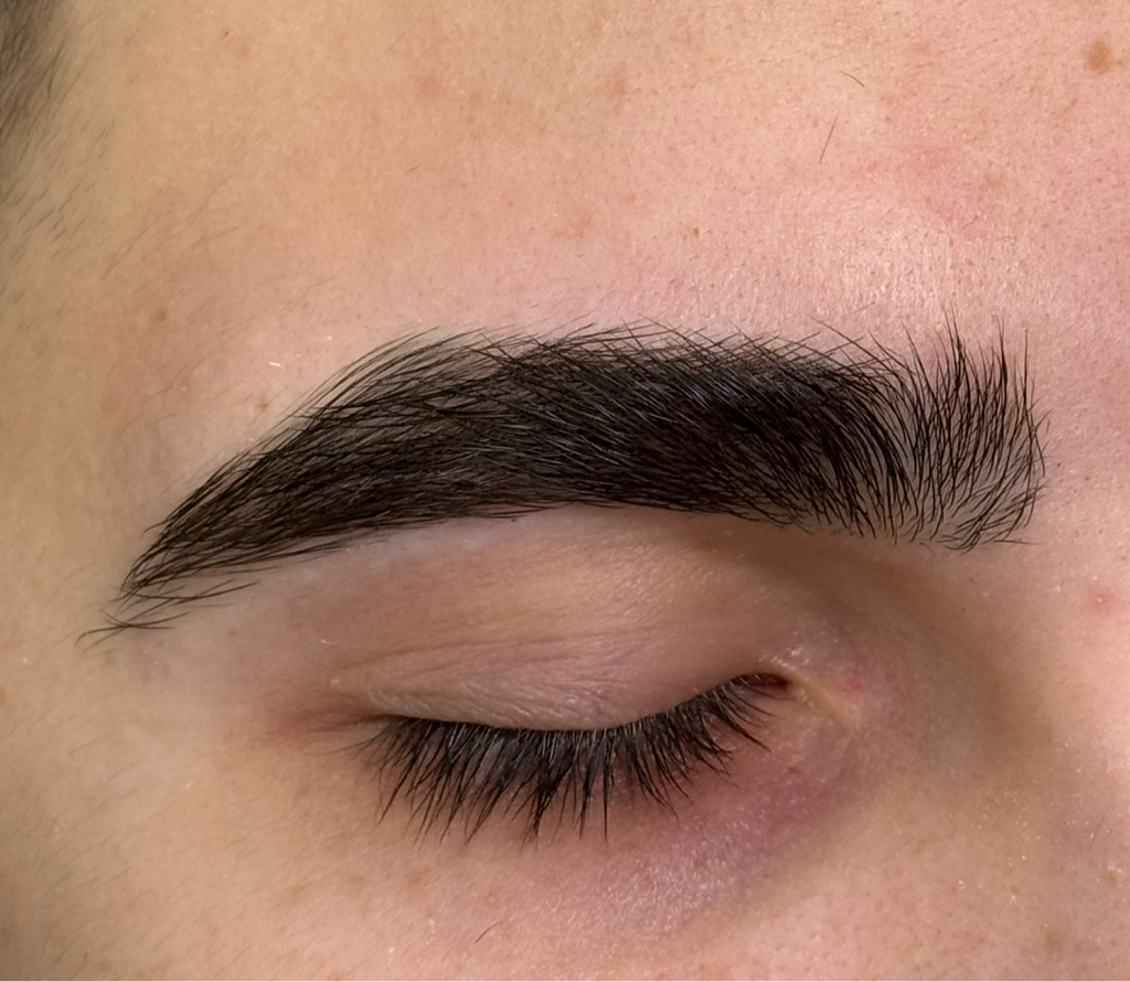 Мужская коррекция бровей