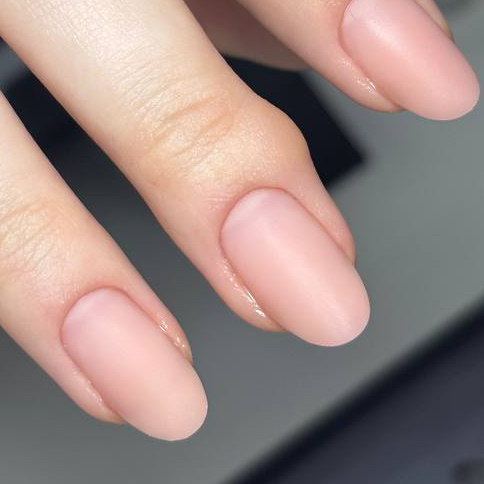 Маникюр c однотонным покрытием