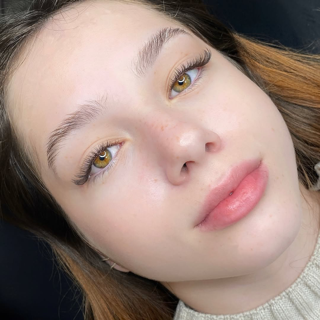 Комплекс (наращивание ресниц + оформление бровей) *чит.описание к услуге