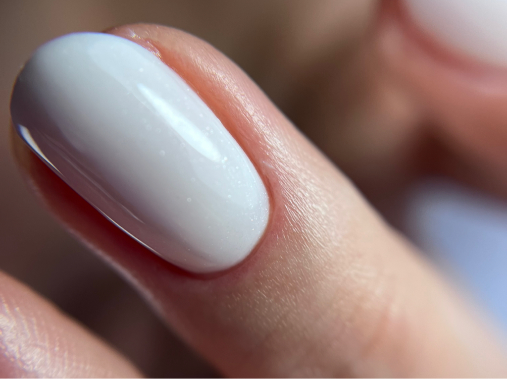 Маникюр от ведущего специалиста + гель-лак (без снятия и без выравнивания)