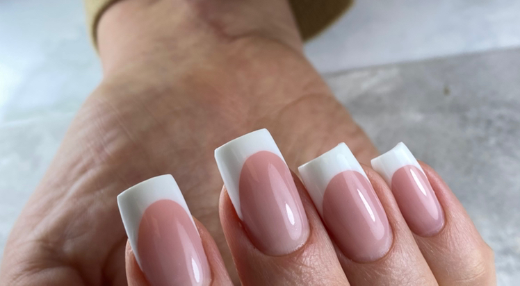 Коррекция ногтей френч выкладной