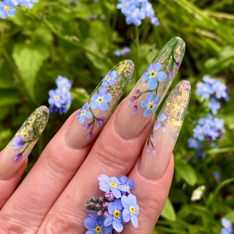 Наращивание ногтей с дизайном