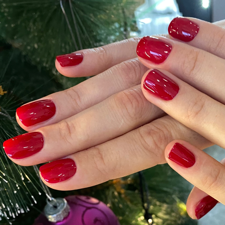 Маникюр с покрытием обычным лаком