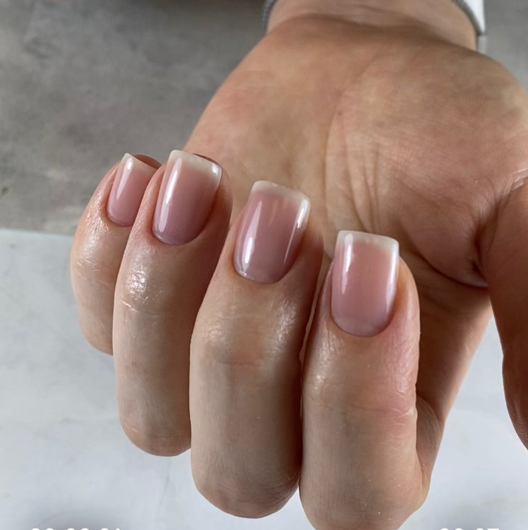 Коррекция коротких ногтей