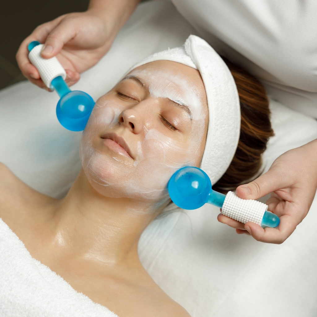 Массаж лица Крио-сферами.