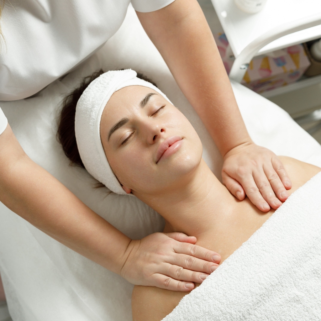 Массаж лица моделирующий, классический, лифтинг-массаж