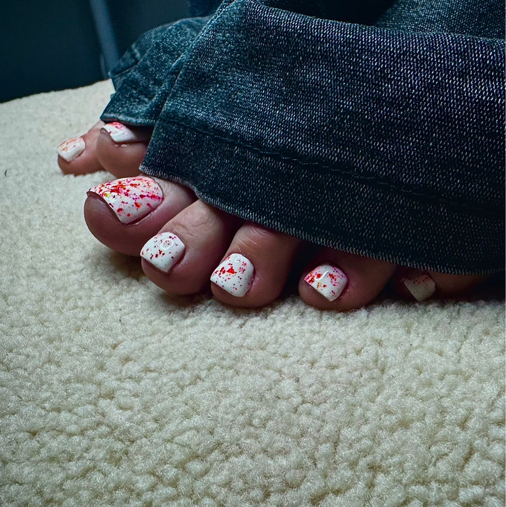 Педикюр с покрытием лак