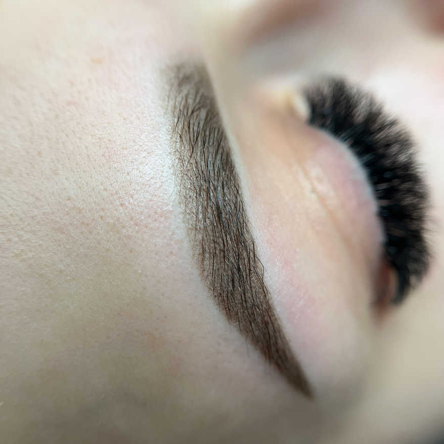 Коррекция перманентного макияжа бровей