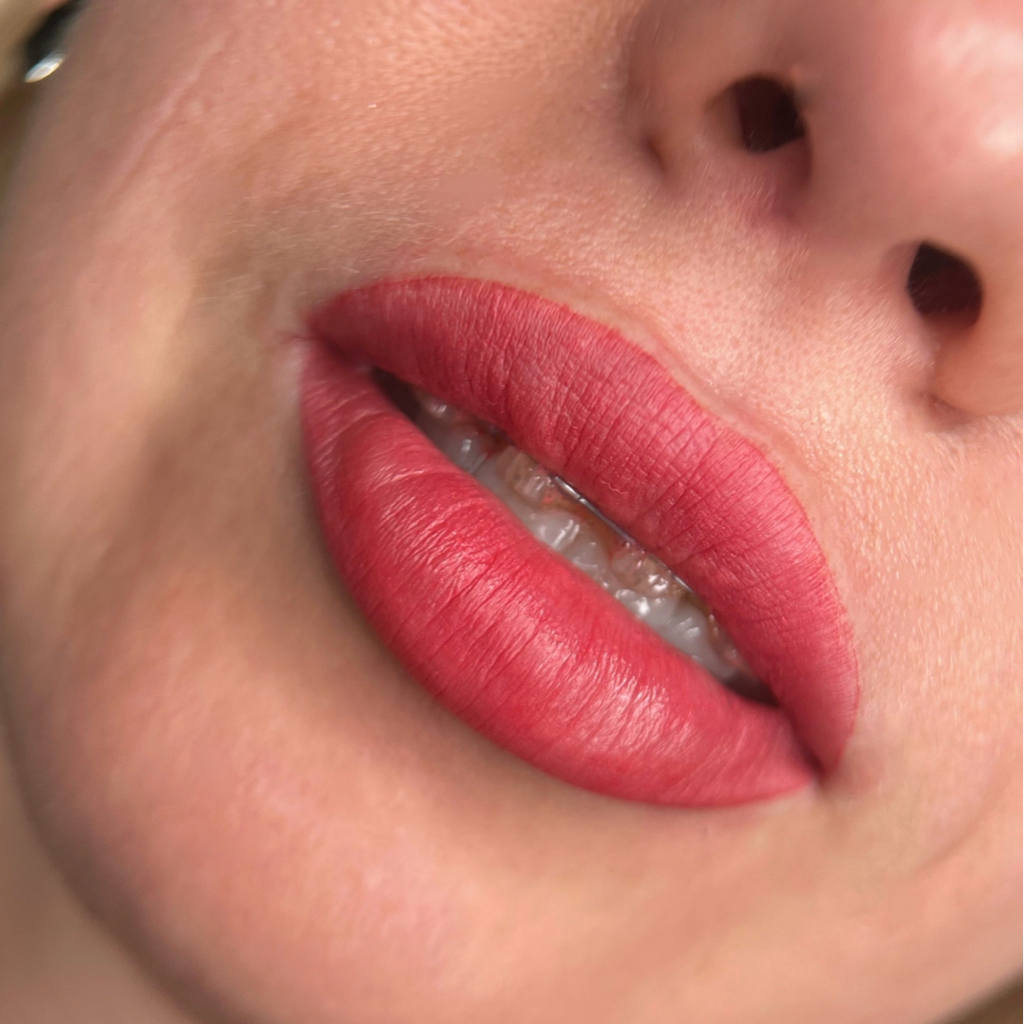 Коррекция перманентного макияжа губ