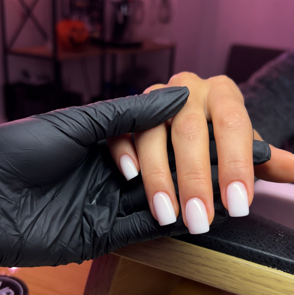 Знакомство с мастером -10% маникюр с покрытием (для новых клиентов)
в стоимость входит снятие, укрепление геле, покрытие гель-лаком