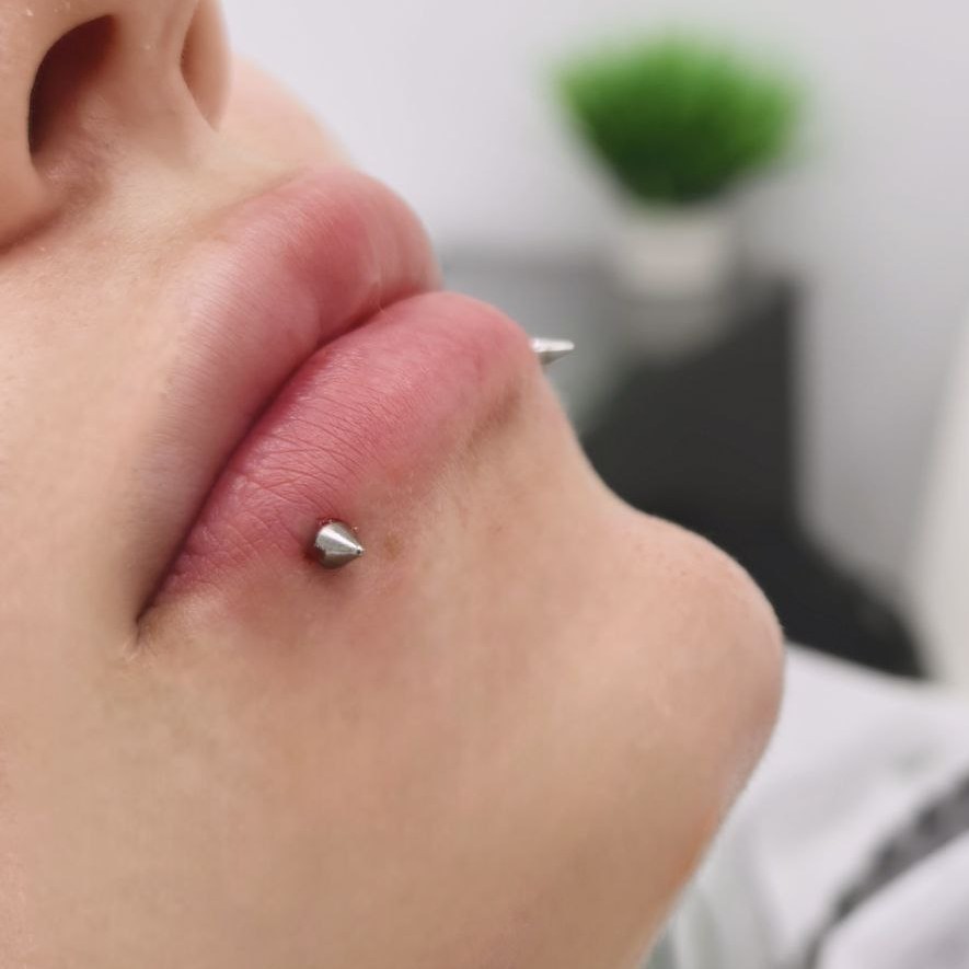 Пирсинг губы