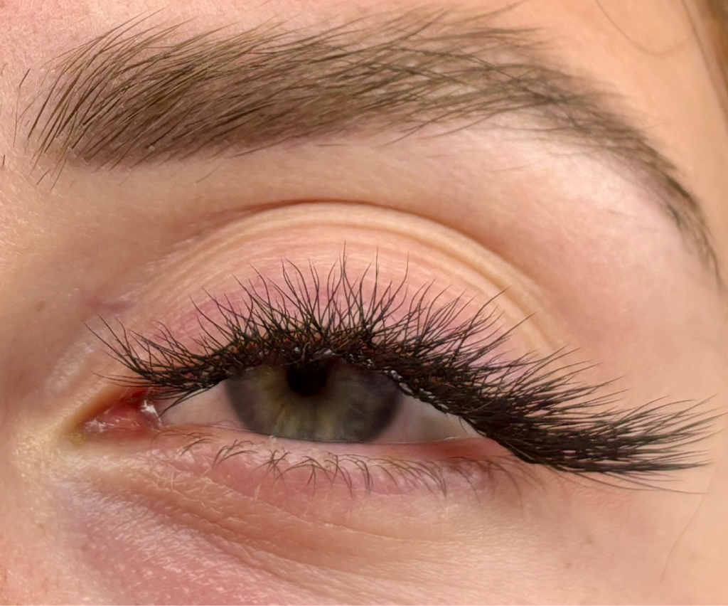 Наращивание ресниц 3D