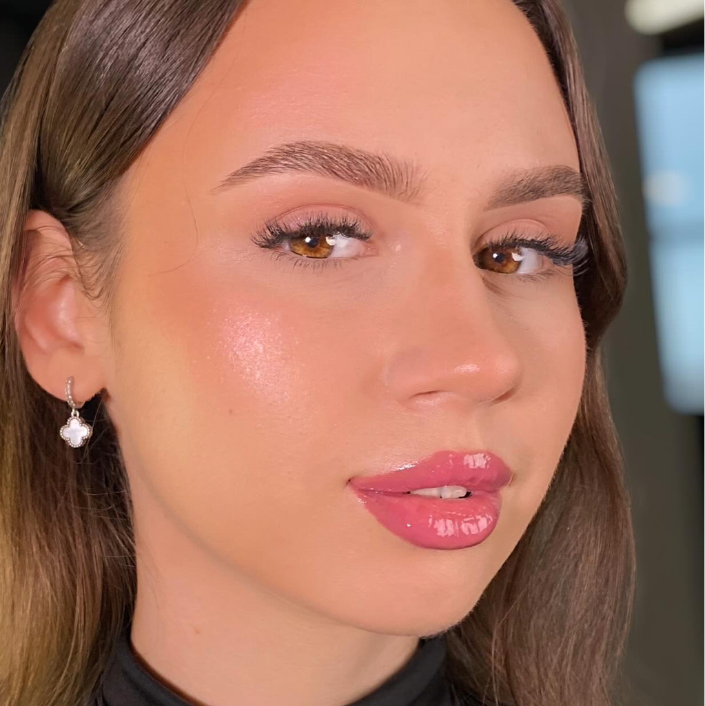 Коррекция и окрашивание бровей