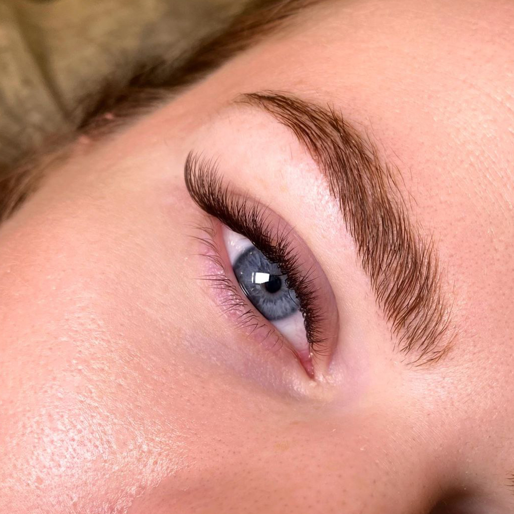 Объемное наращивание ресниц (3D)