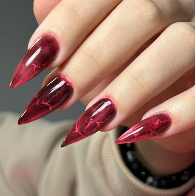 Коррекция нарощенных  ногтей