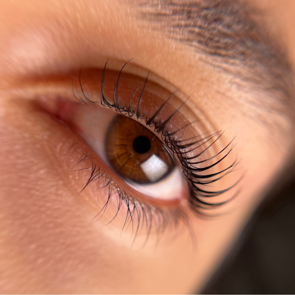 4. Ламинирование ресниц