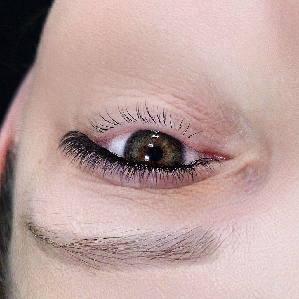 нижние ресницы