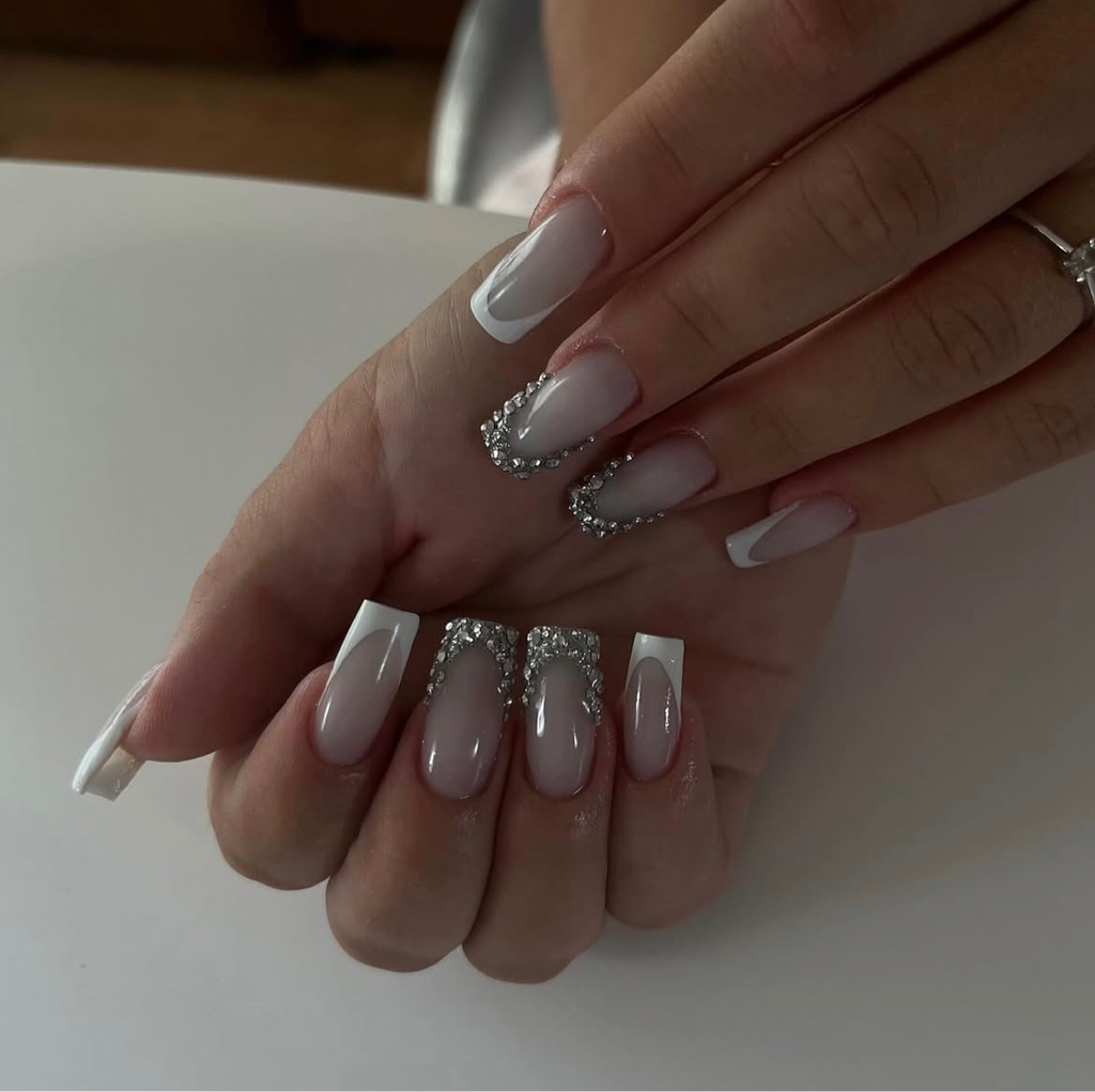 Маникюр, коррекция нарощенных ногтей, гель-лак