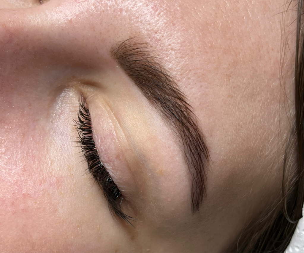 Комплекс (д/у бровей + коррекция + окрашивание)